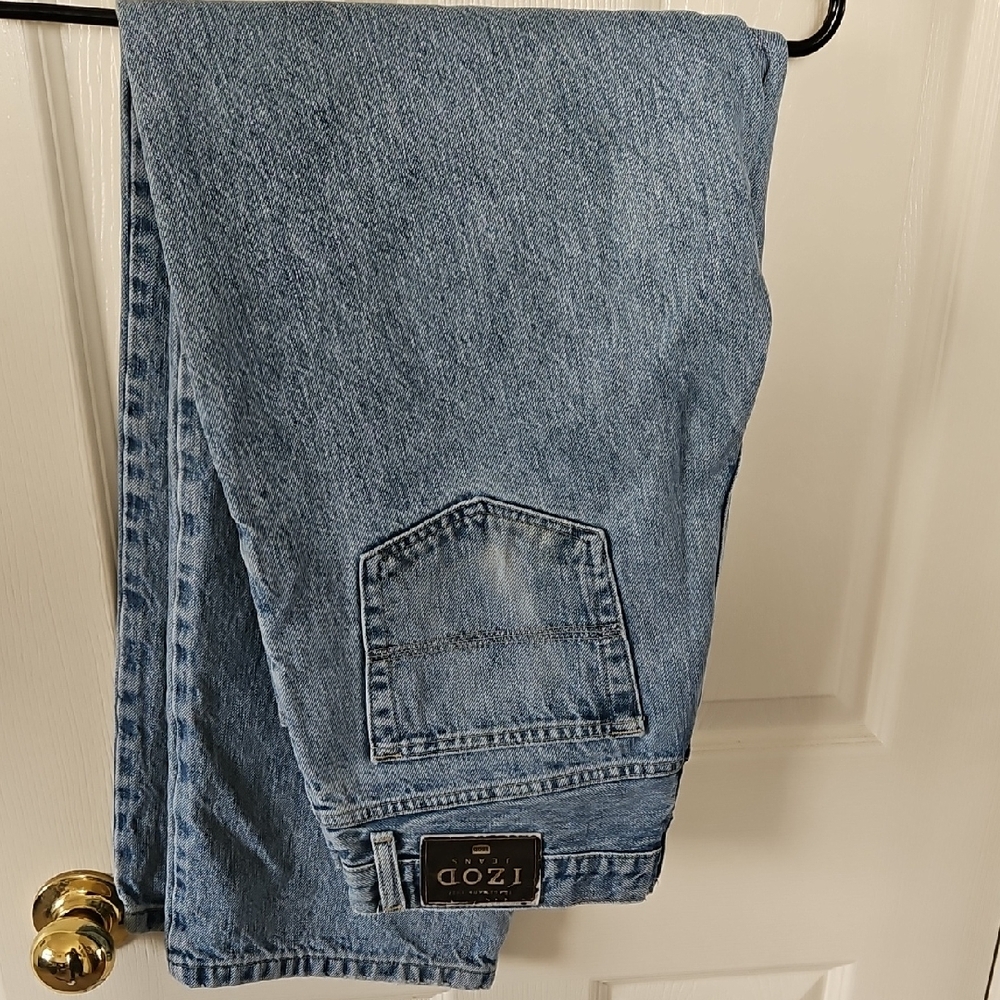 Izod Men's Relaxed Fit Light Blue Jeans 34 X 32